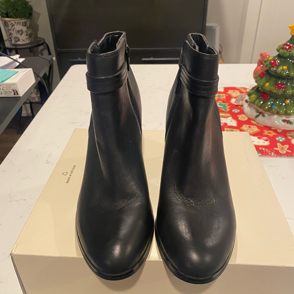 Like New! Giani Bernini Black Leather Ankle Boots 10 M - Picture 5 of 15